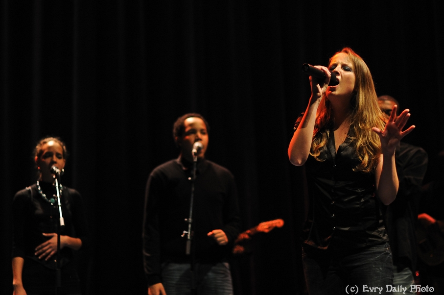 Evry Daily Photo - Telethon Evry 2010 - Concert Evry University Gospel - large - 5243463509.jpg